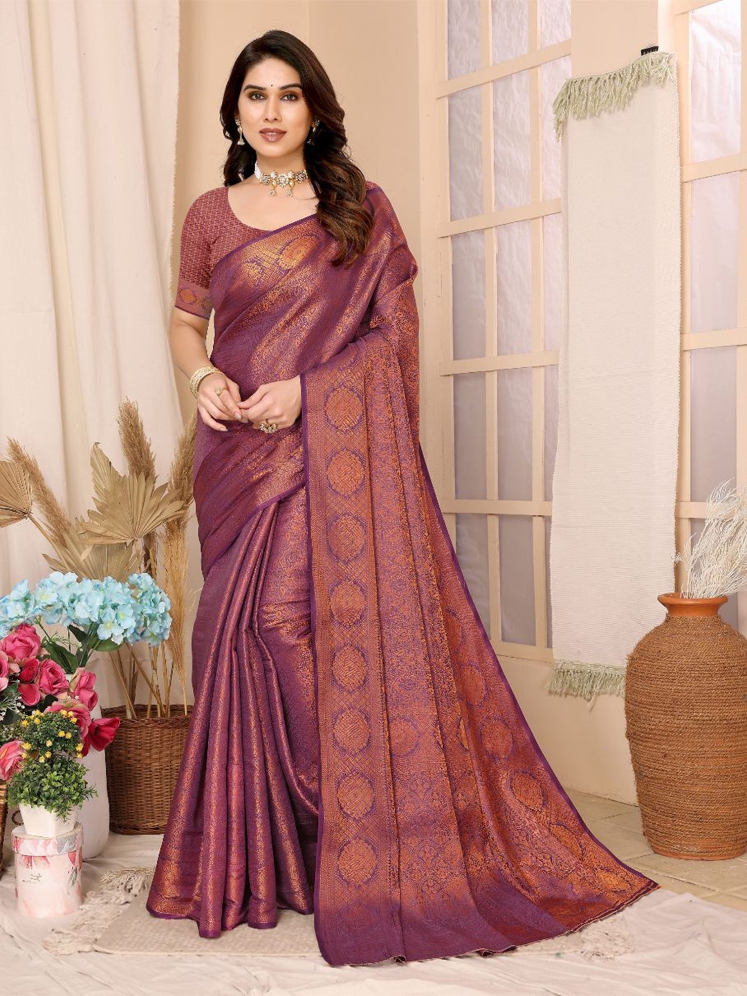

VAIRAGEE Woven Design Zari Banarasi Saree, Magenta