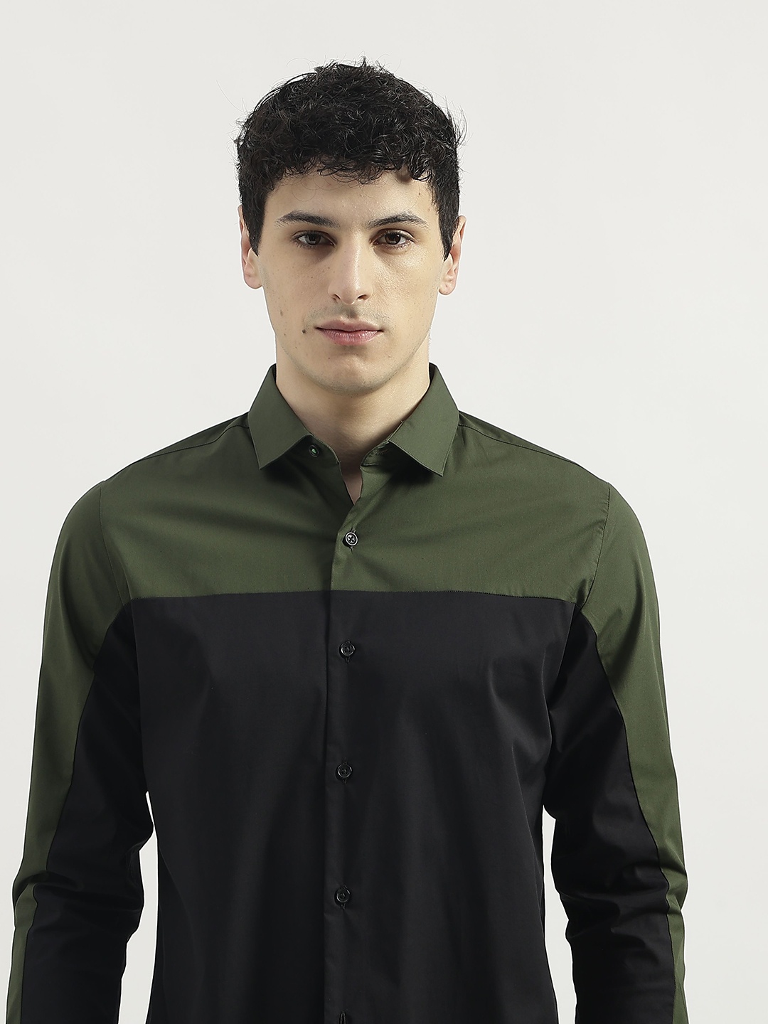 

United Colors of Benetton Men Solid Slim Fit Opaque Formal Shirt, Green