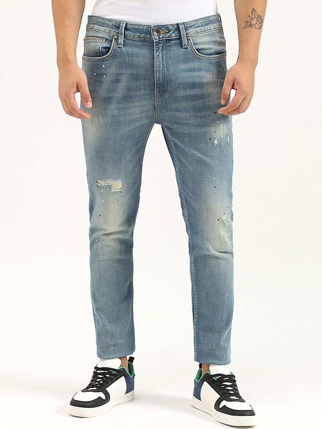 United Colors of Benetton Men Mildly Distressed Heavy Fade Jeans, Blue