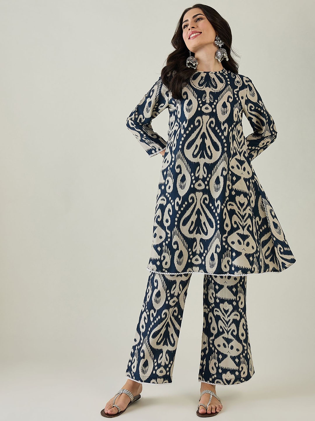 

Madhuni Printed Regular Kurta with Palazzos, Blue