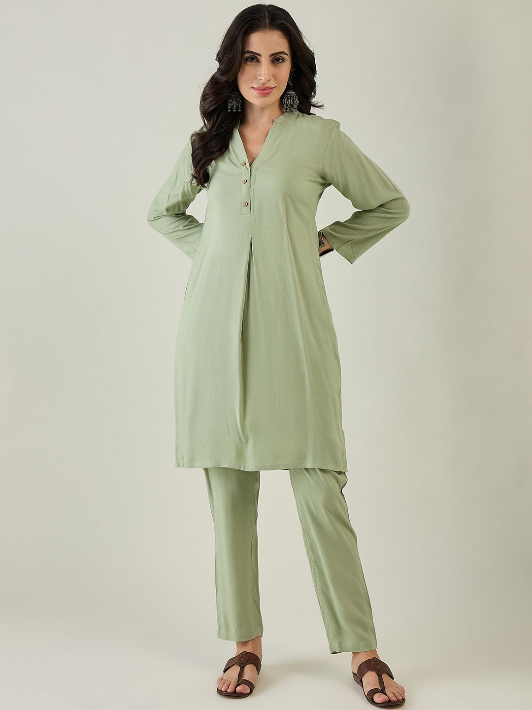 

Madhuni Mandarin Collar A-Line Kurta With Trouser, Green