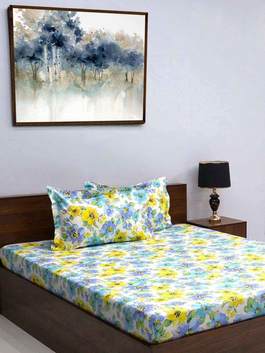

BOMBAY DYEING Blue & White Floral Printed 144 TC King Bedsheet with 2 Pillow Covers