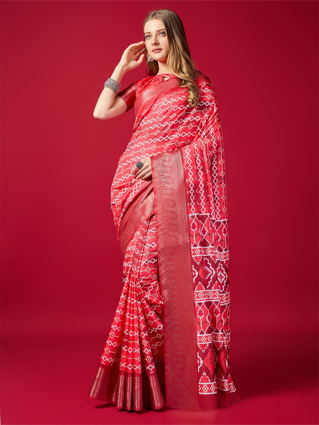 

Fashion FRICKS Printed Saree, Red