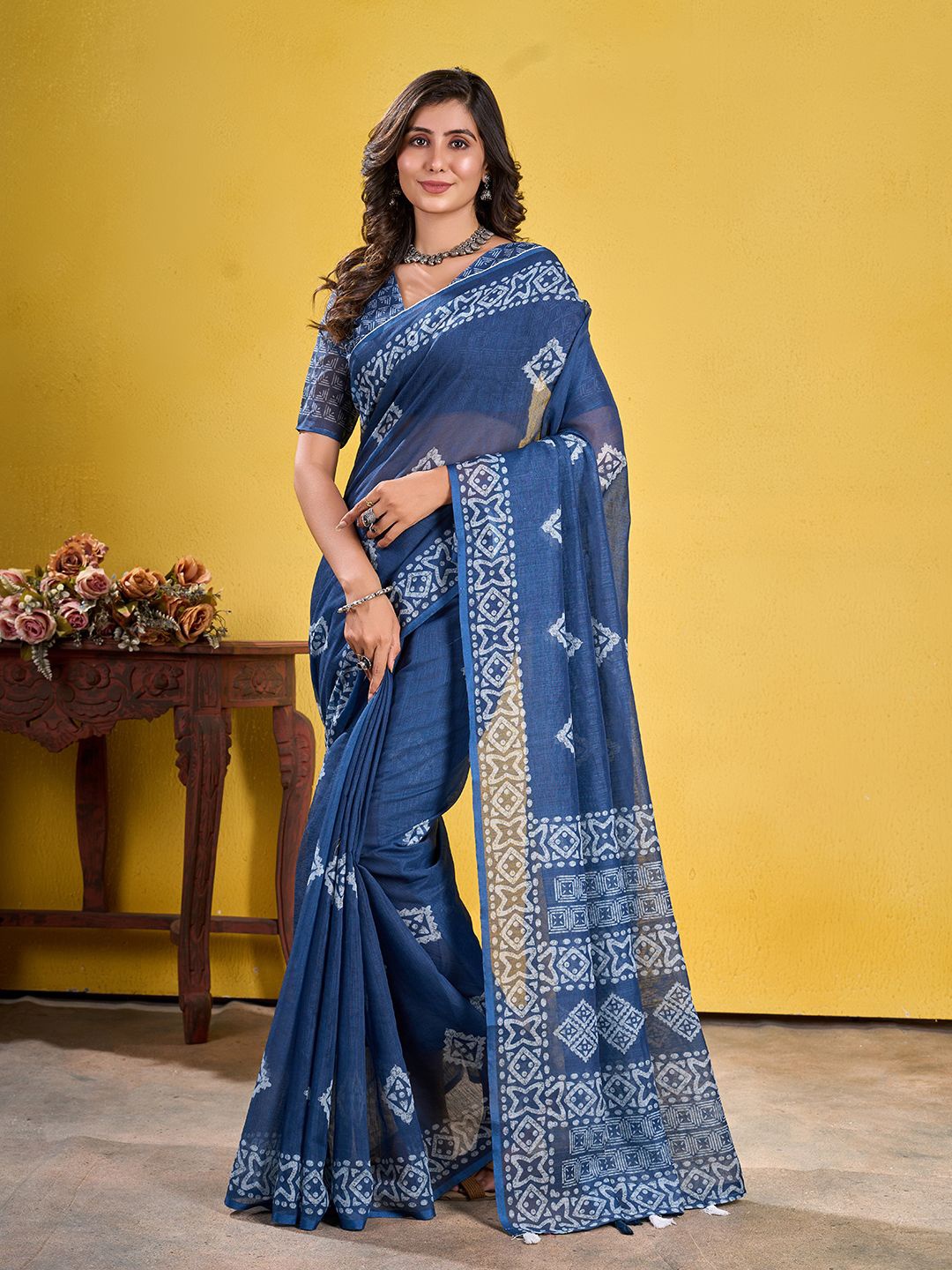 

Fashion FRICKS Batik Printed Saree With Blouse Piece, Navy blue