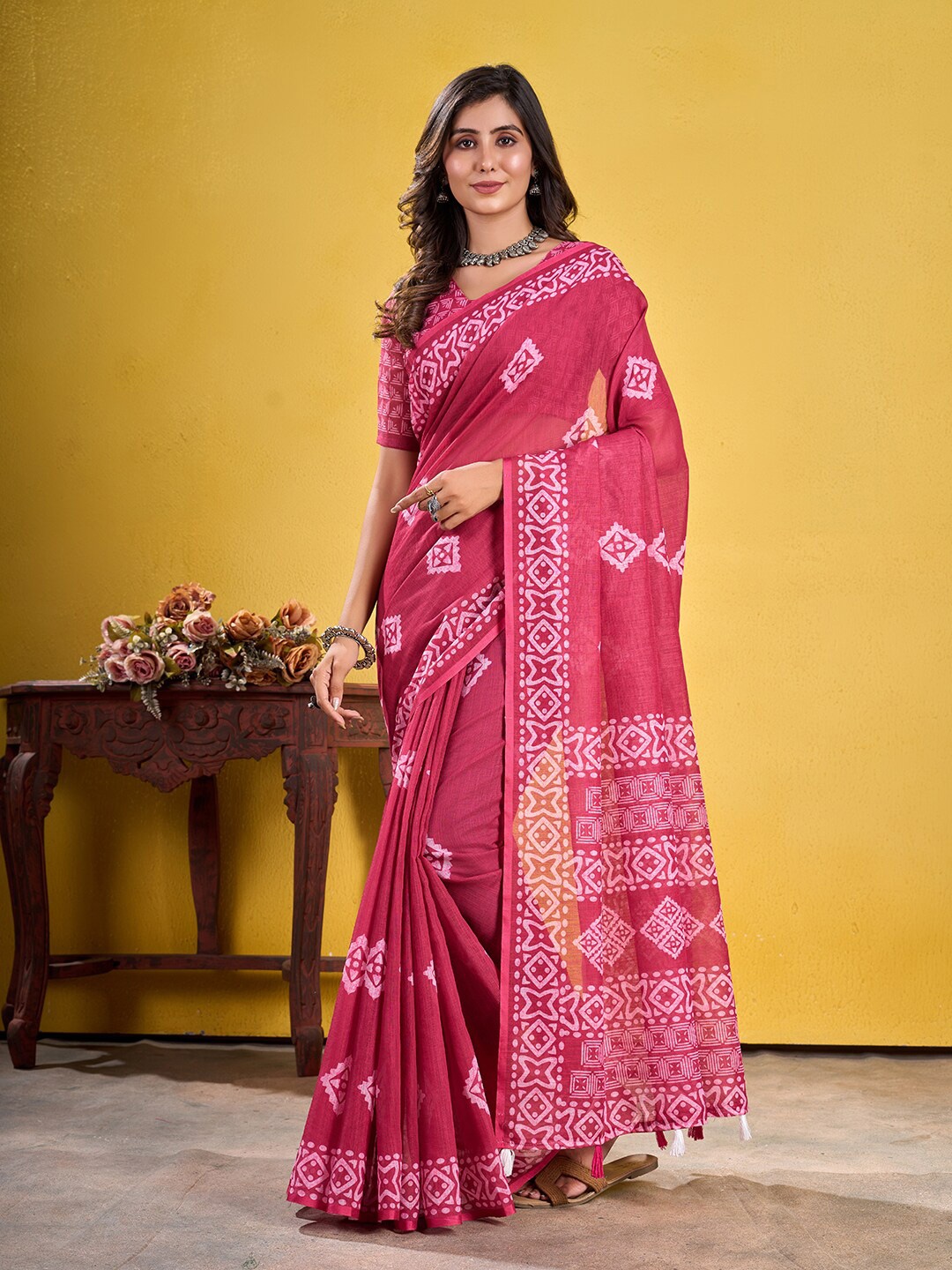 

Fashion FRICKS Batik Printed Saree With Blouse Piece, Pink