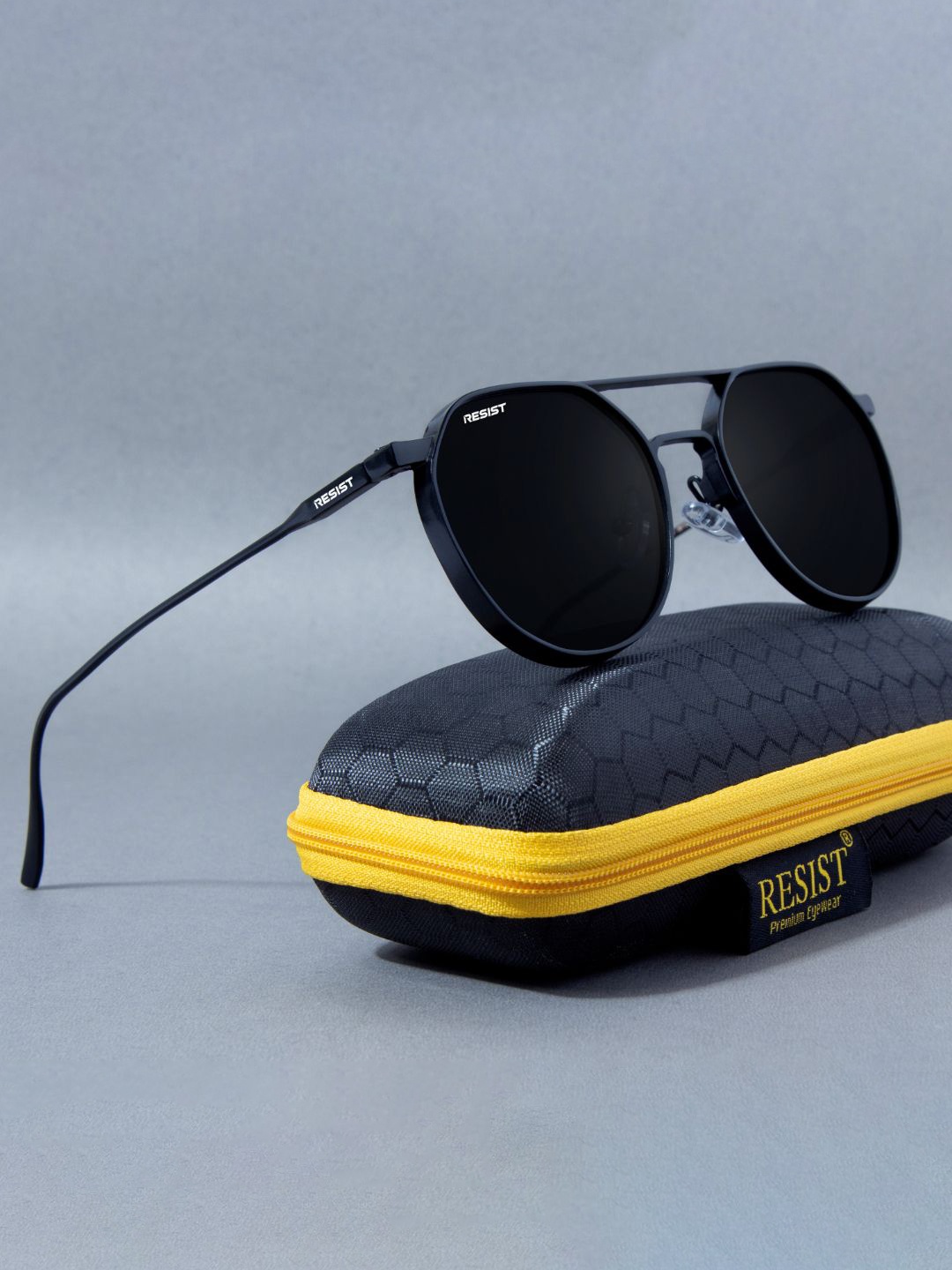 

RESIST EYEWEAR Unisex Round Sunglasses with UV Protected Lens JOAN BF BLACK1, Black