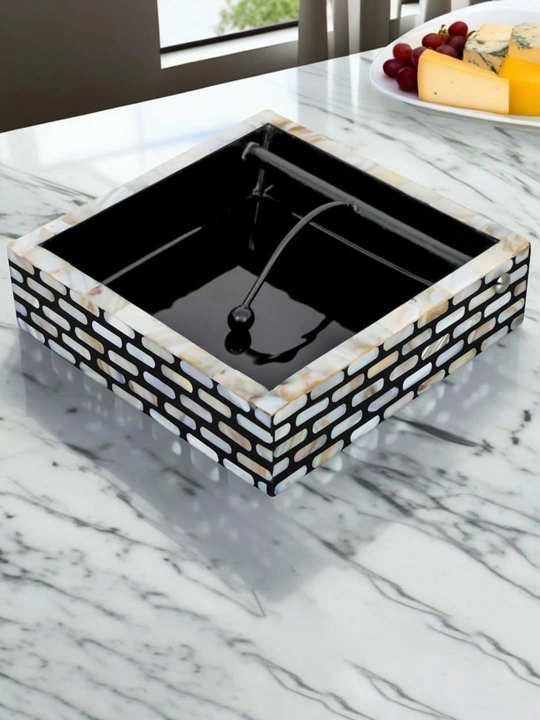 

THE HOME CO. Black & Beige Textured Mother of Pearl Tissue Holder