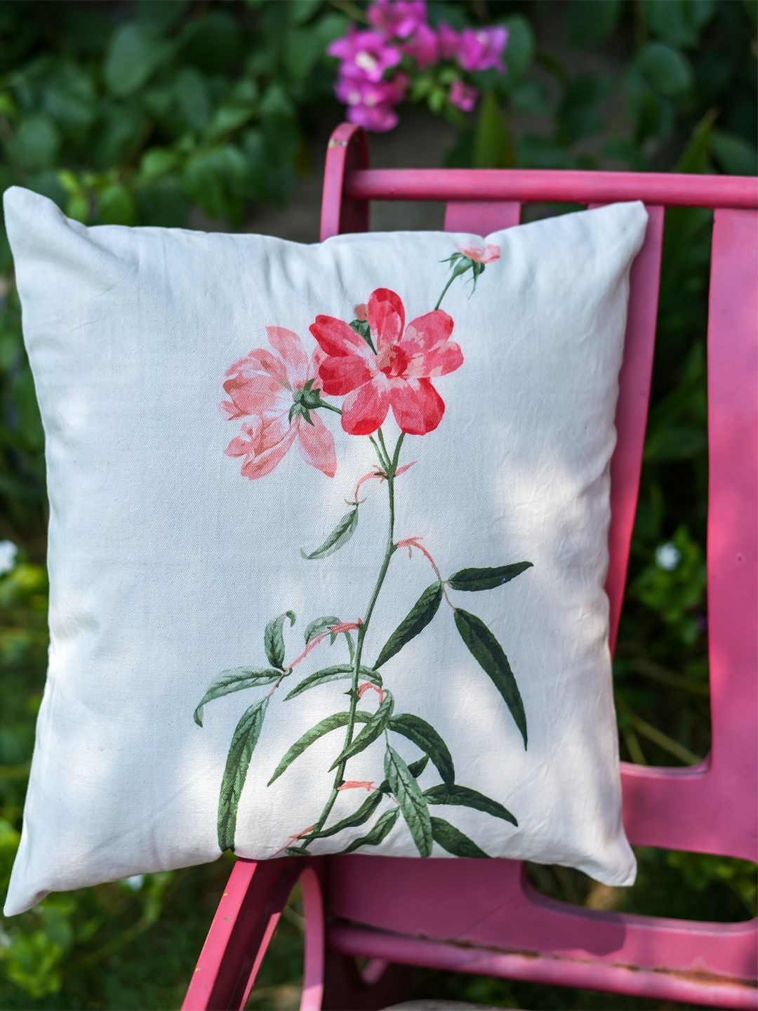 

ABSTRACT INDIA White & Red Printed Cotton Square Cushion Cover