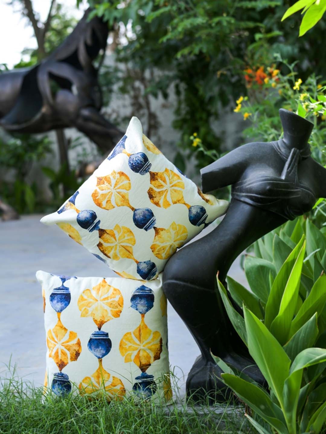 

ABSTRACT INDIA Blue Floral Cotton Square Cushion Cover