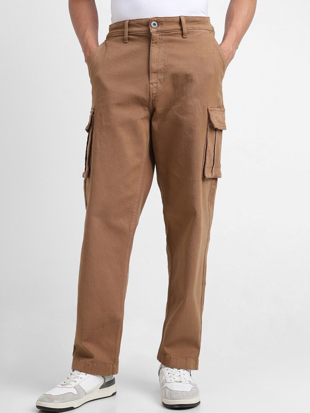 

FOREVER 21 Men Straight Fit Mid Rise Clean Look Stretchable Cargo Jeans, Brown