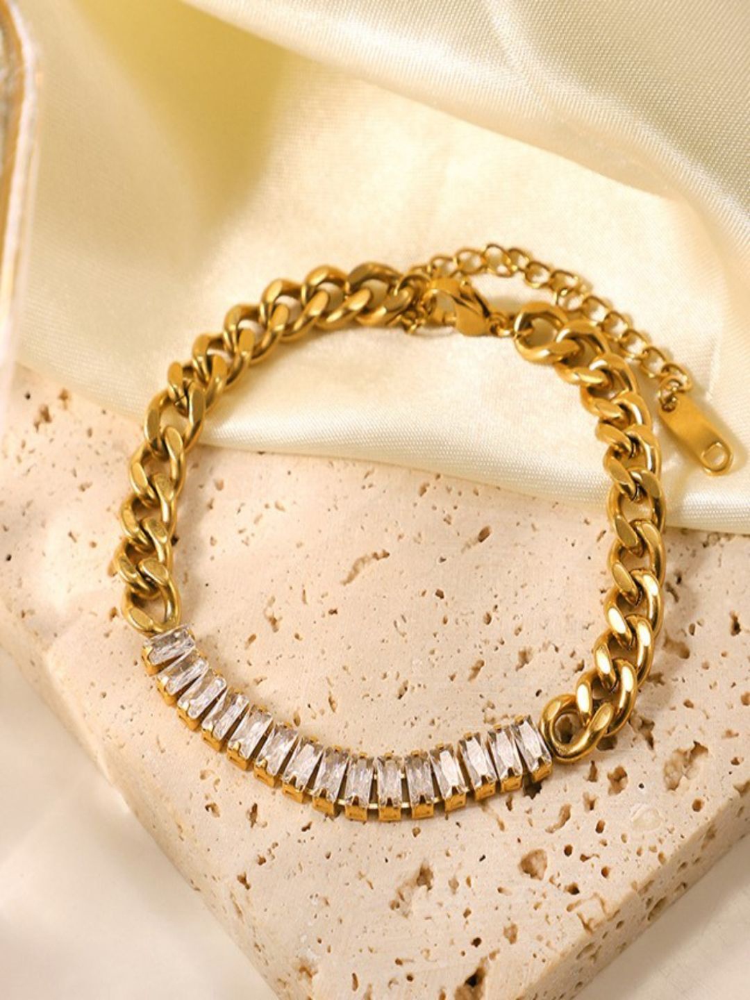 

AQUASTREET Unisex Zircon 18K Gold-Plated Waterproof Curb Chain Bracelet