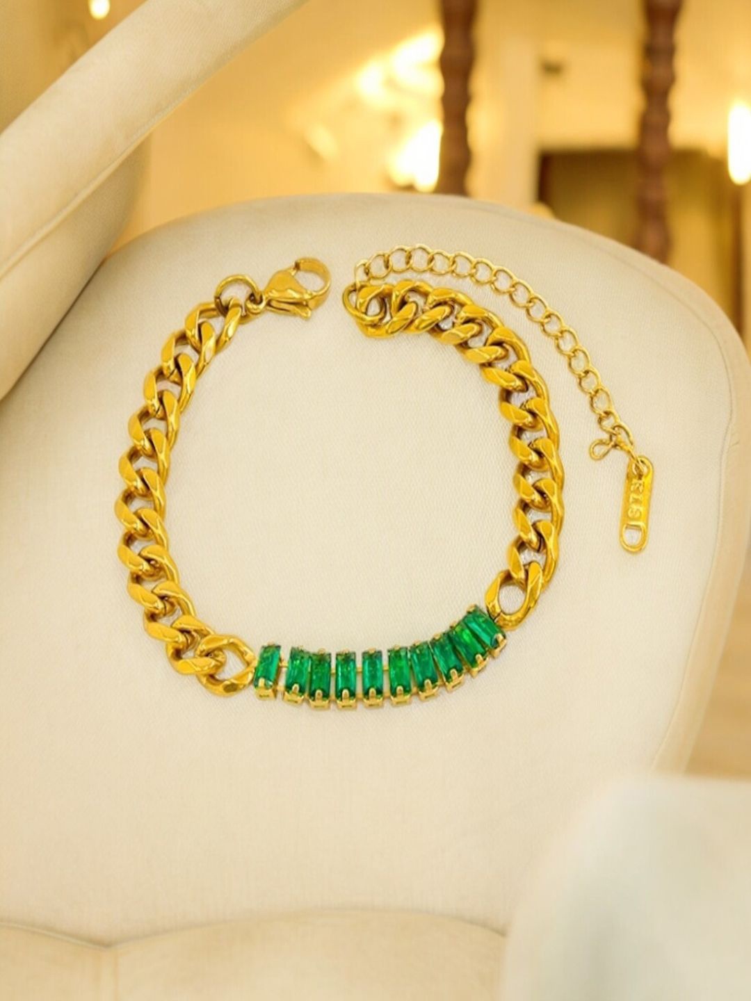 

AQUASTREET Unisex Emerald 18K Gold-Plated Curb Chain Waterproof Bracelet
