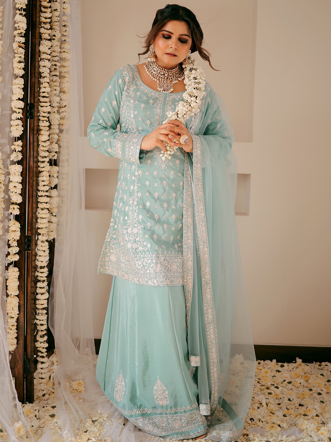 

Libas Art Floral Embroidered Regular Sequinned Kurta with Palazzos & Dupatta, Green