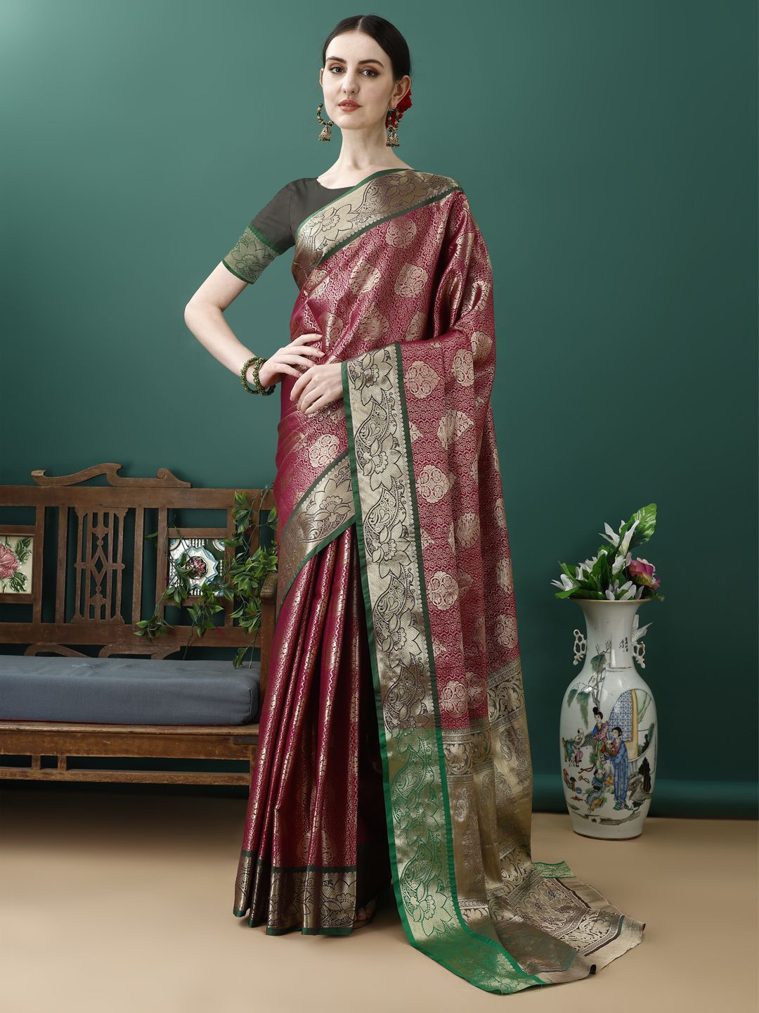 

JUST FASHION Woven Design Zari Kanjeevaram Saree, Burgundy