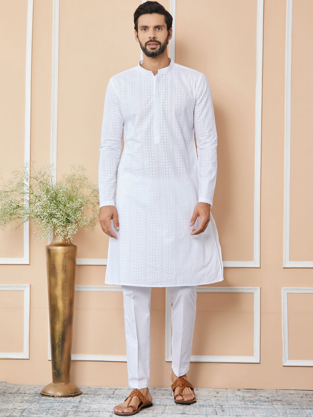 

See Designs Geometric Embroidered Mandarin Collar Pure Cotton Chikankari Straight Kurta, White