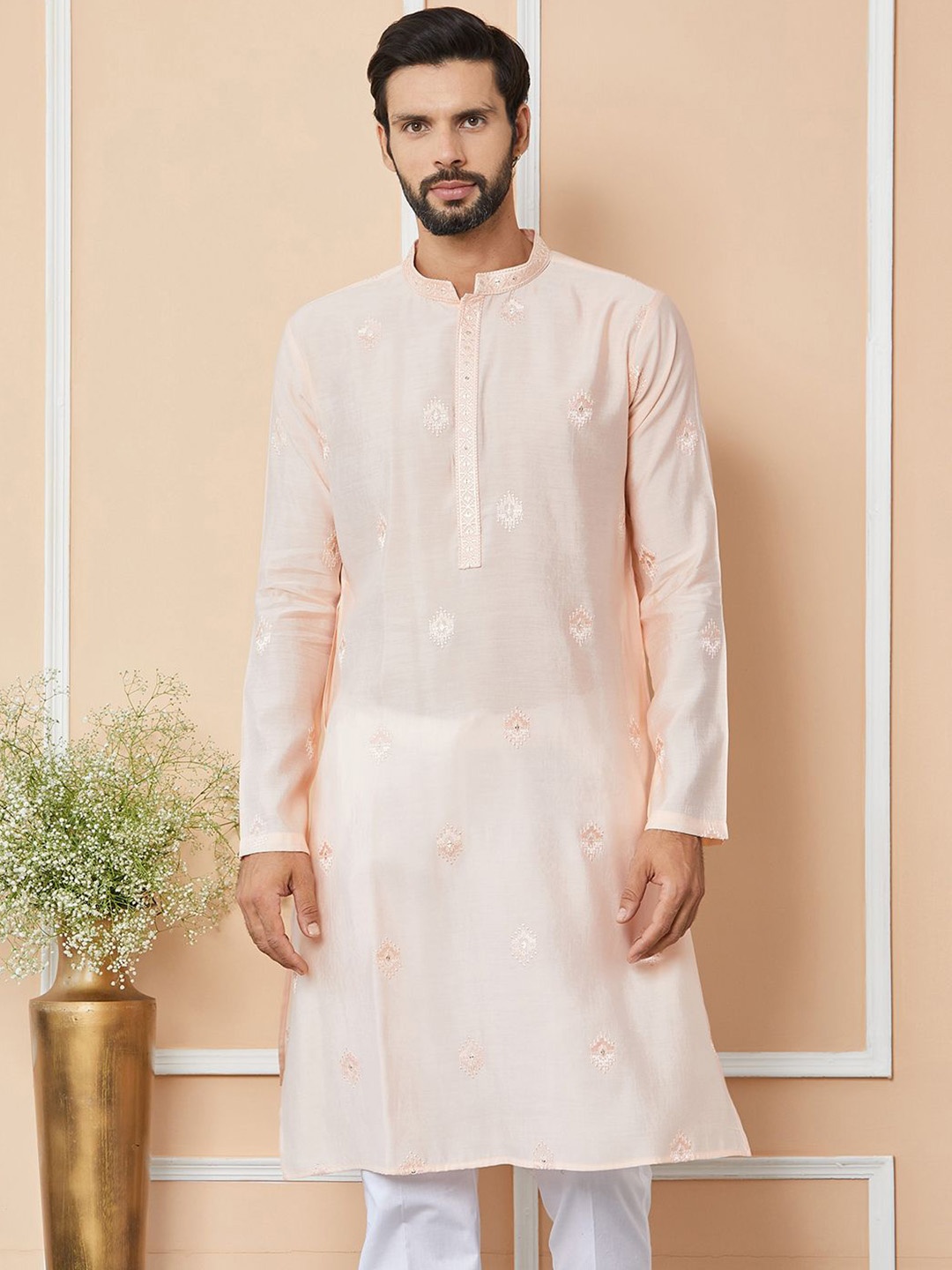 

See Designs Floral Embroidered Mandarin Collar Thread Work Chanderi Silk Straight Kurta, Peach