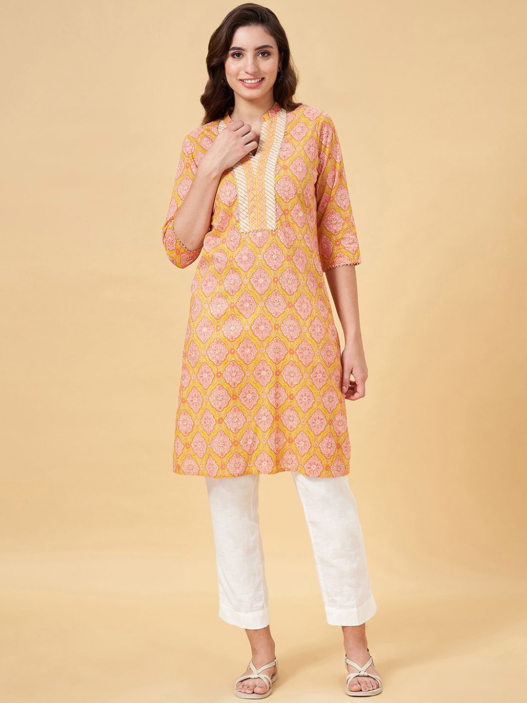 

RANGMANCH BY PANTALOONS Floral Printed Gotta Patti Mandarin Collar Pure Cotton Kurta, Yellow