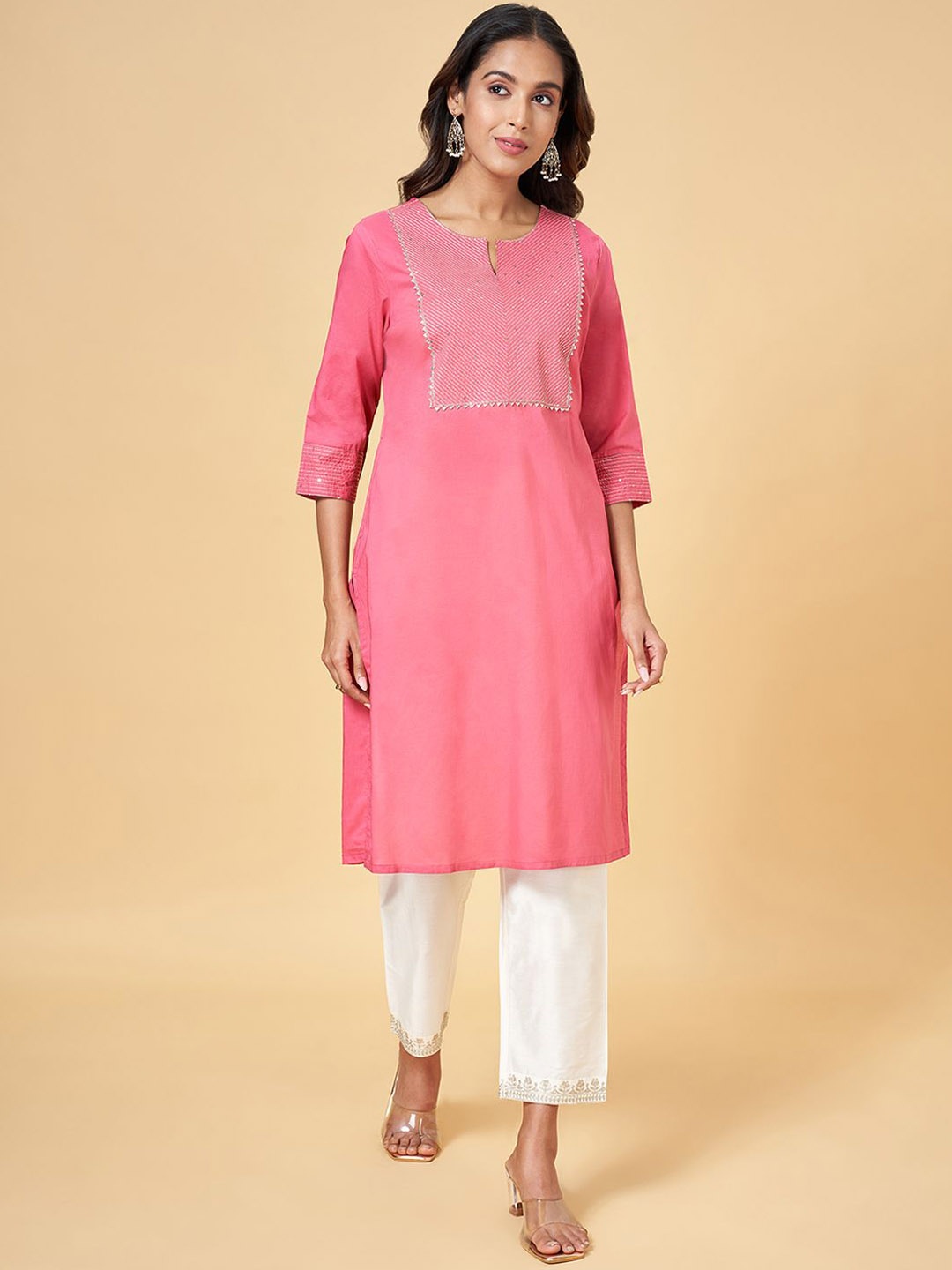 

RANGMANCH BY PANTALOONS Women Geometric Embroidered Keyhole Neck Kurta, Pink