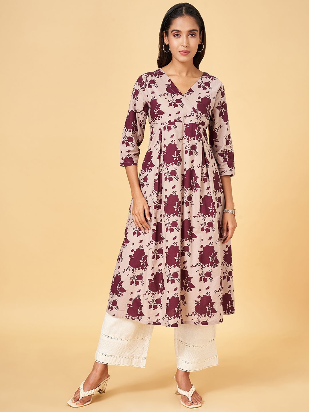 

RANGMANCH BY PANTALOONS V Neck Floral Printed Anarkali Kurta, Purple