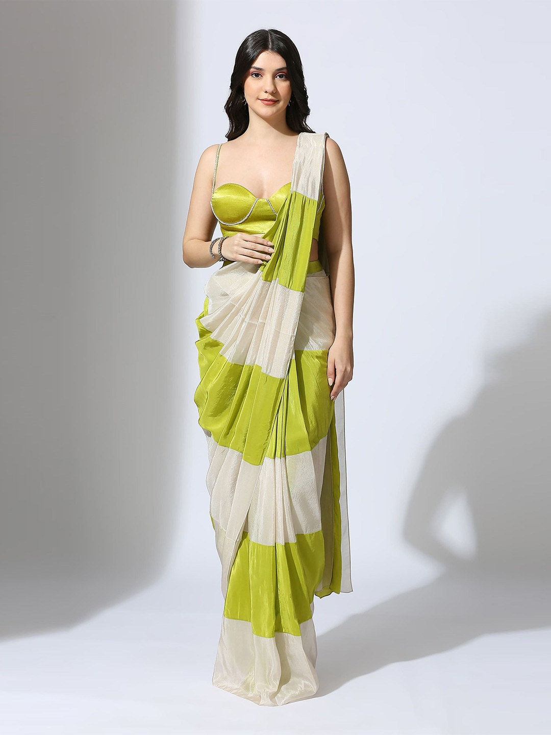 

Masumi Mewawalla Colourblocked Tissue Saree, Green