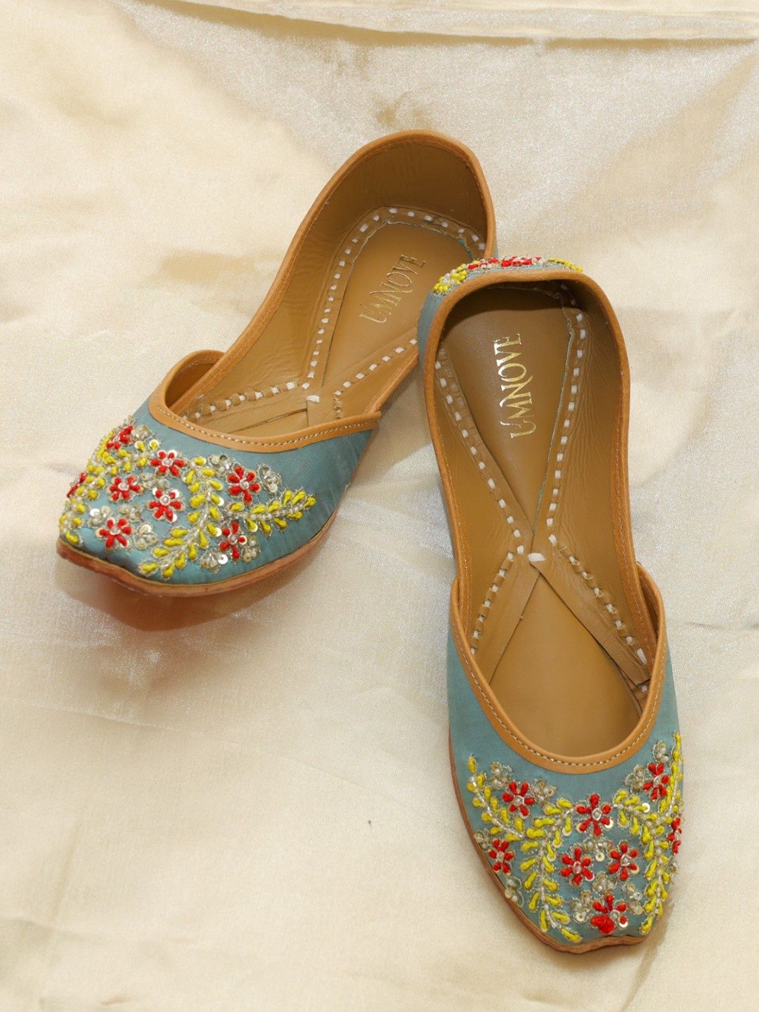 

UMNOVE Women Mojaris Flats with Ethnic - Embellished, Green