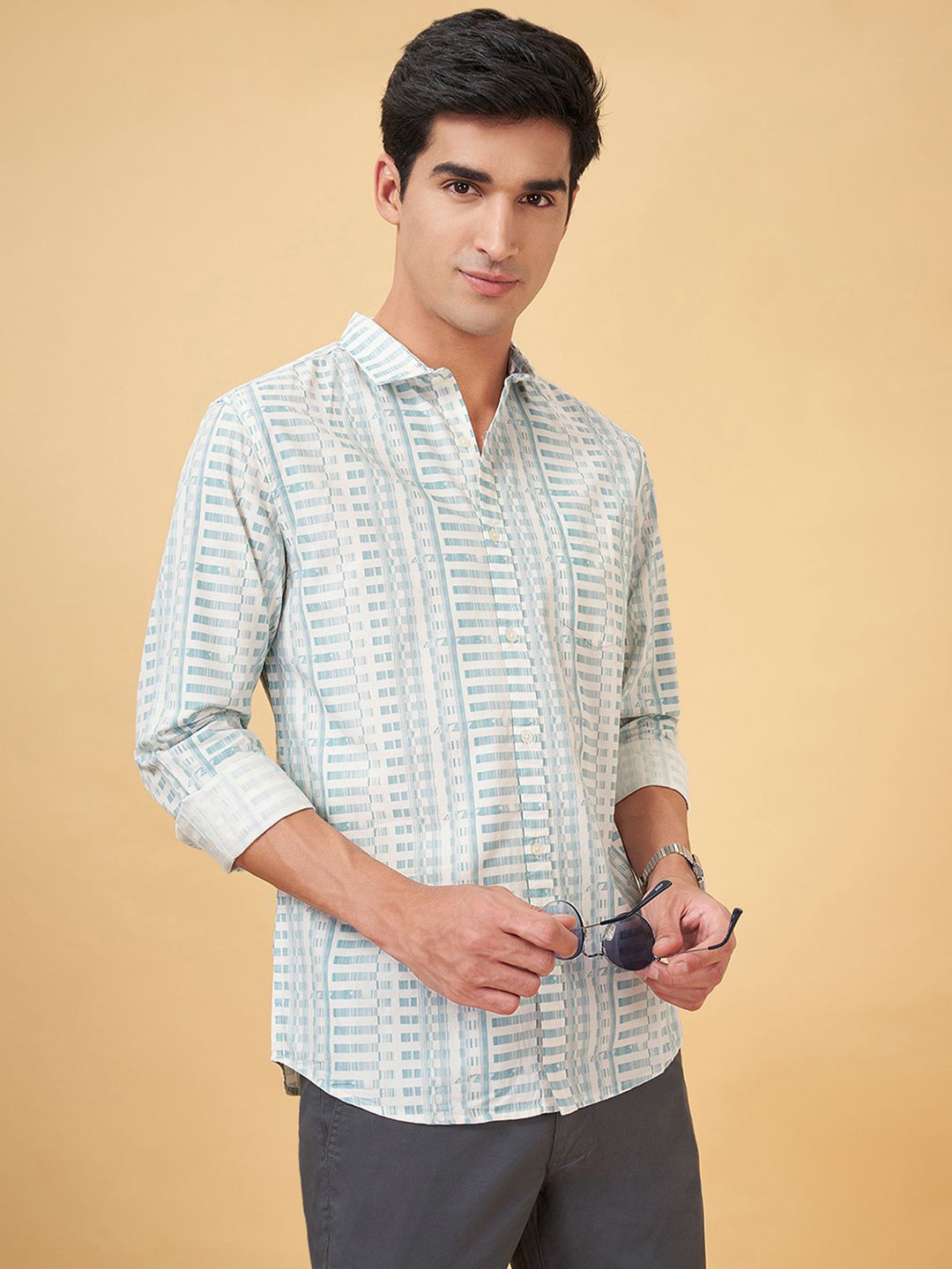 

BYFORD by Pantaloons Men Regular Fit Opaque Printed Casual Shirt, Green