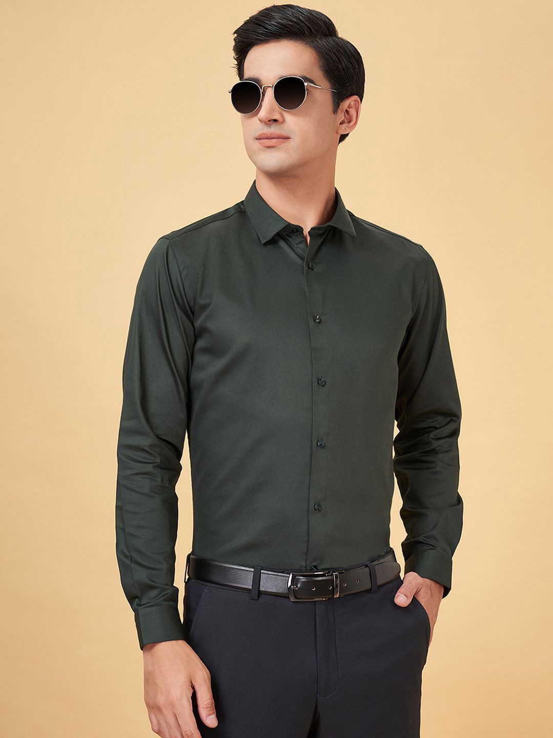 

BYFORD by Pantaloons Men Solid Slim Fit Opaque Party Shirt, Green