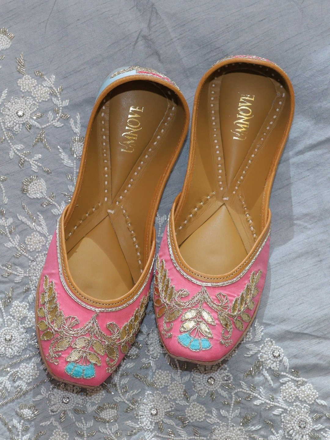

UMNOVE Women Printed Ethnic Mojaris Flats, Pink