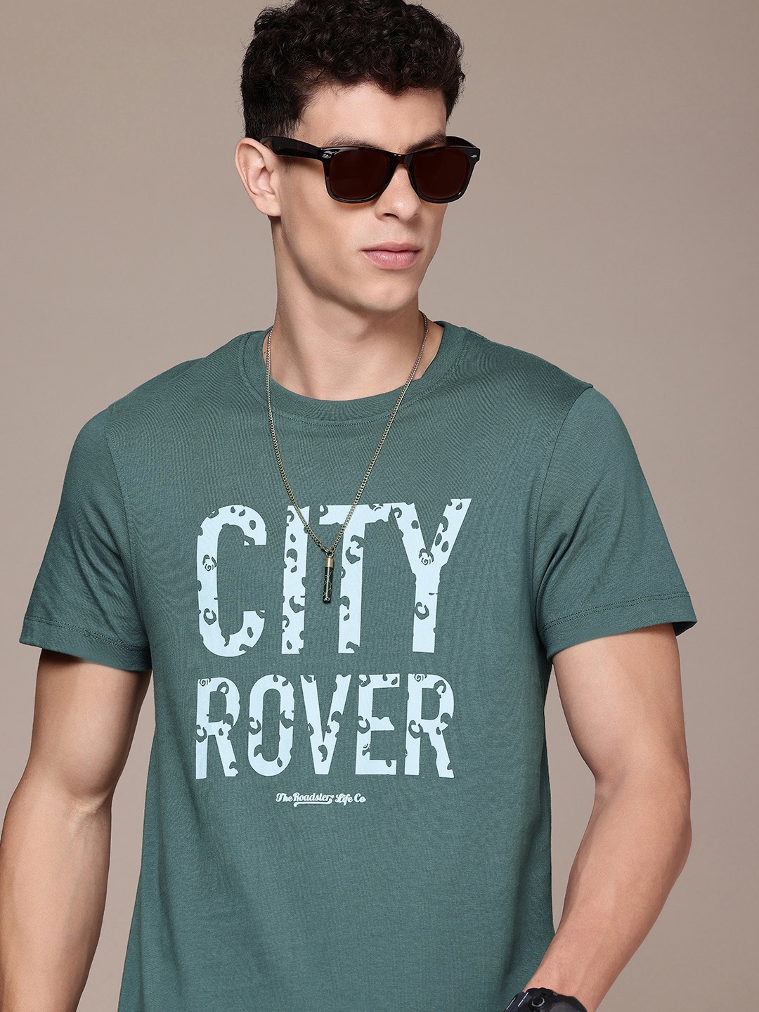 

Roadster Men Typography Printed Pure Cotton T-shirt, Green