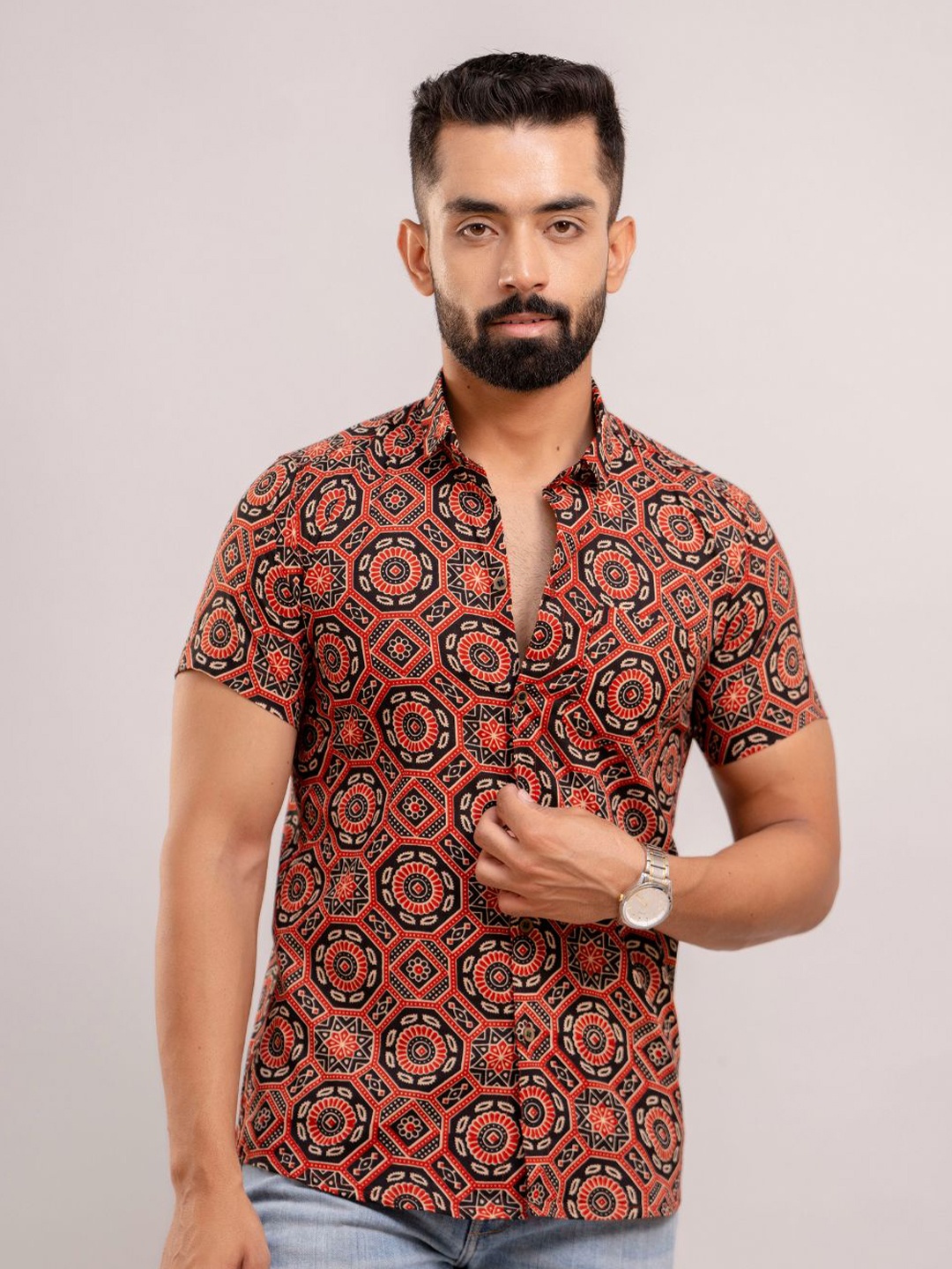 

FrionKandy Men Standard Ethnic Motifs Printed Casual Shirt, Black