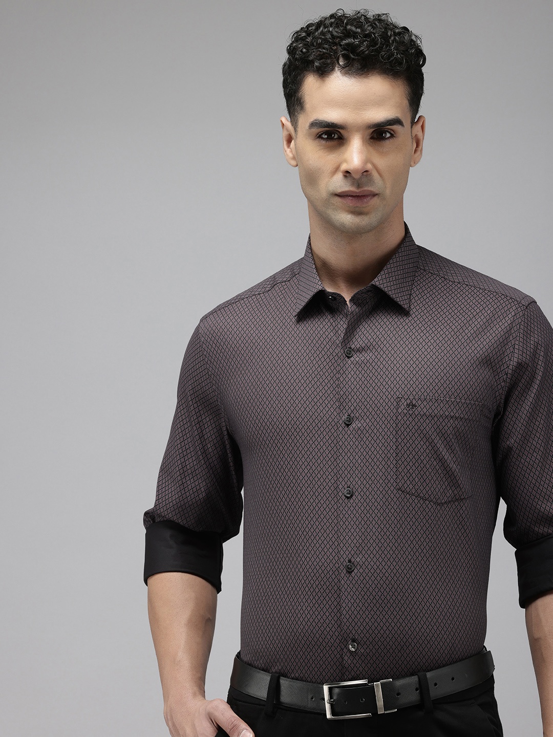 

Arrow Pure Cotton Manhattan Slim Fit Geometric Printed Formal Shirt, Black