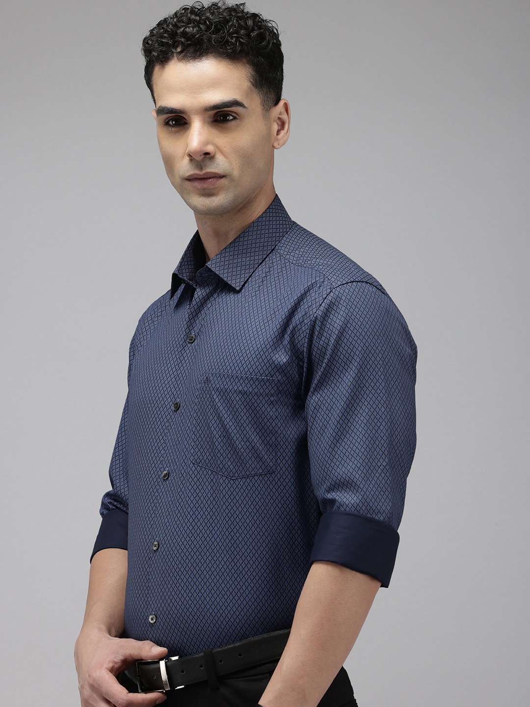 

Arrow Pure Cotton Manhattan Slim Fit Geometric Printed Formal Shirt, Navy blue