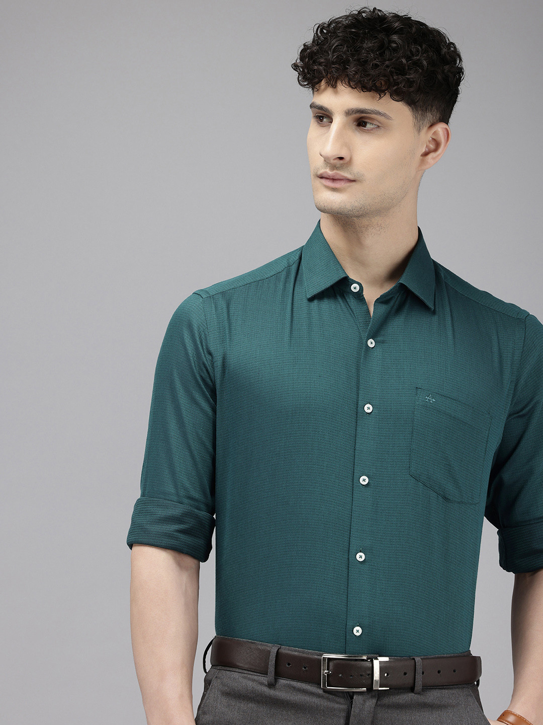 

Arrow Manhattan Slim Fit Textured Cutaway Collar Pure Cotton Formal Shirt, Green