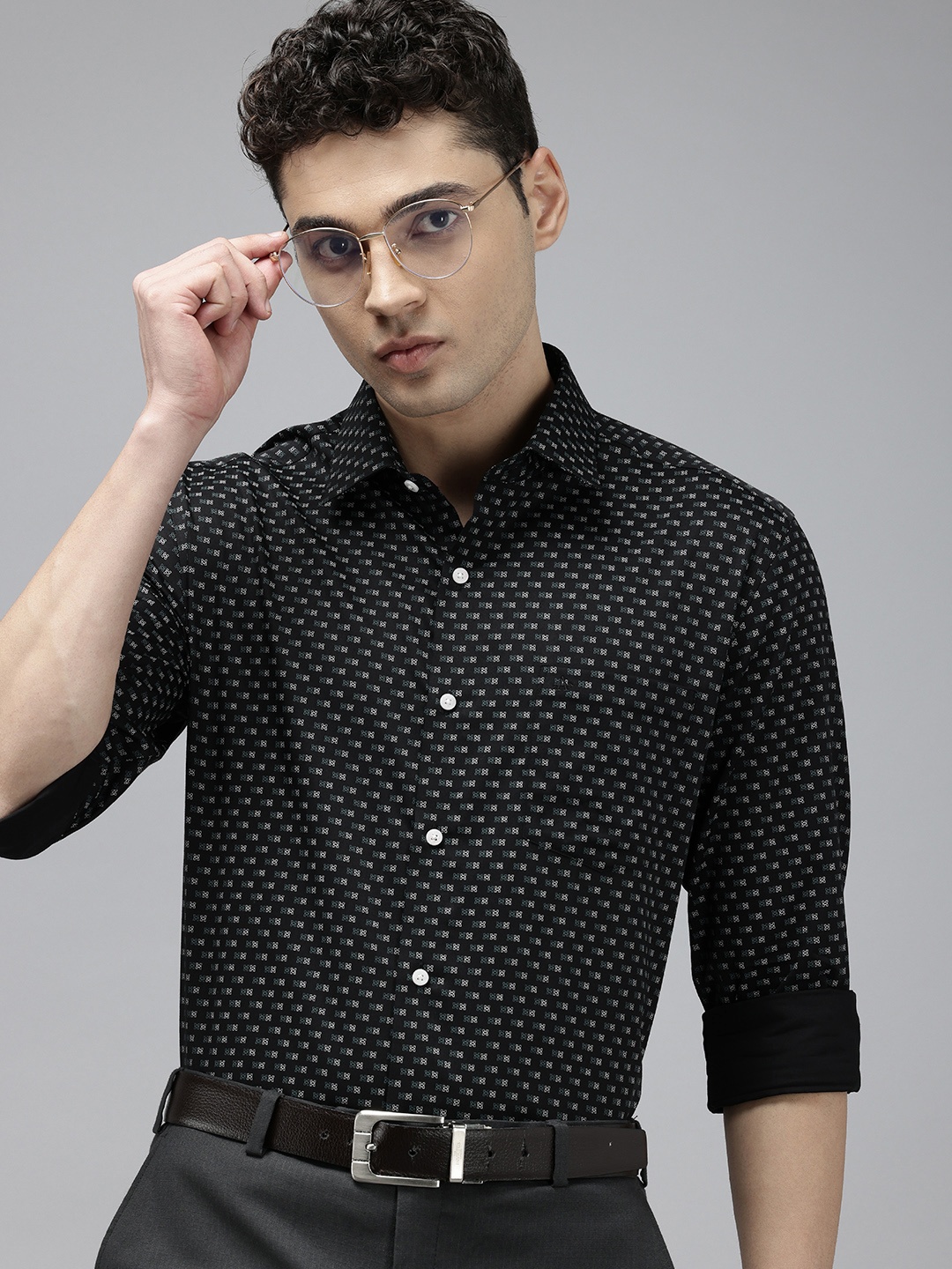 

Arrow Pure Cotton Manhattan Slim Fit Geometric Micro or Ditsy Printed Formal Shirt, Black