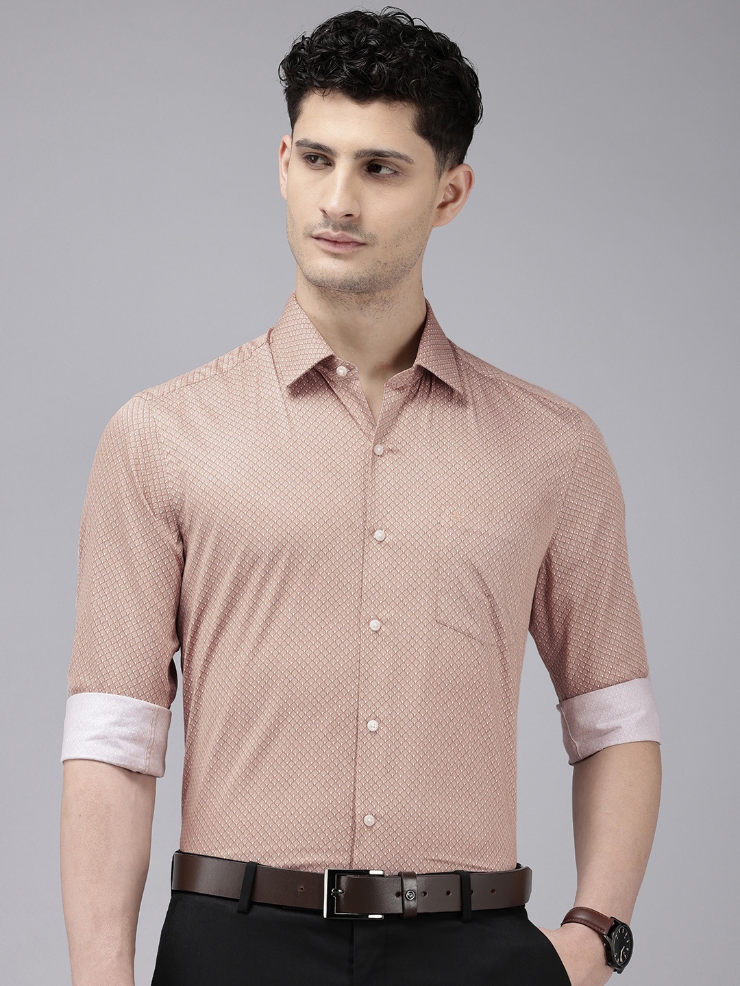 

Arrow Manhattan Slim Fit Geometric Printed Cutaway Collar Pure Cotton Formal Shirt, Taupe