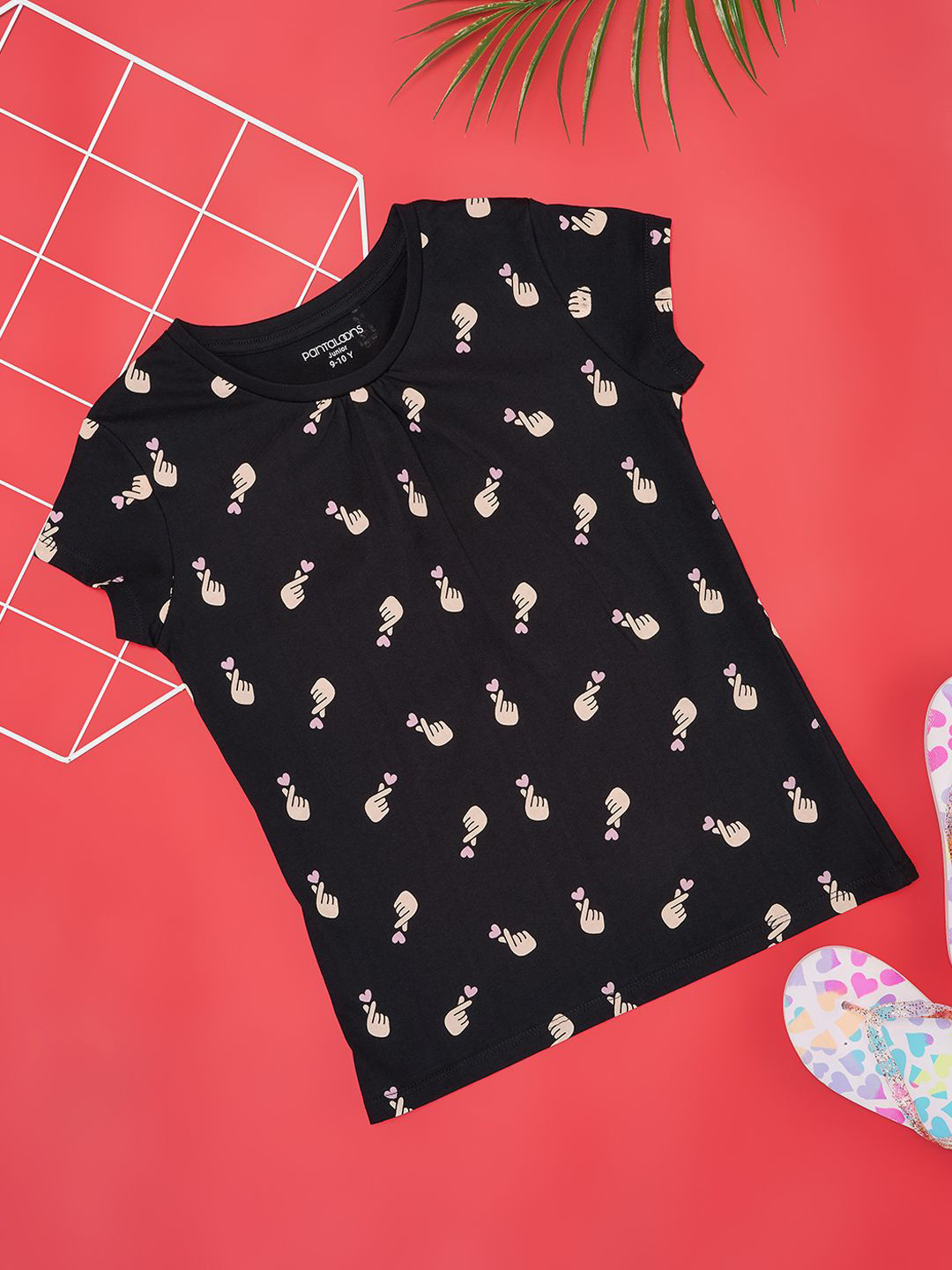 

Pantaloons Junior Girl Conversational Printed Pure Cotton Round Neck T-shirt, Black