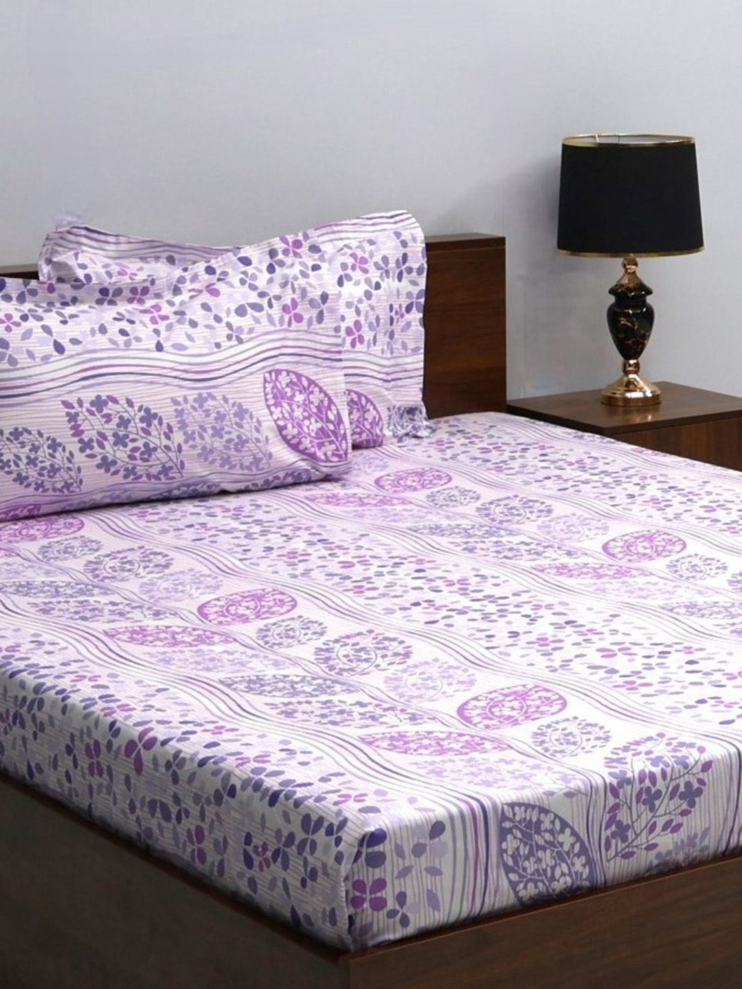 

BOMBAY DYEING Allure Pink & White Printed 144 TC Pure Cotton King Fitted Bedsheet Set