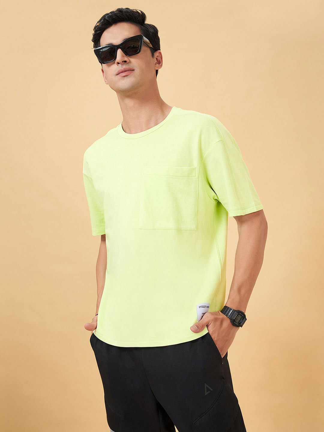 

Street 808 by Pantaloons Men Solid Drop-Shoulder Sleeves Pocket Oversized T-shirt, Lime green