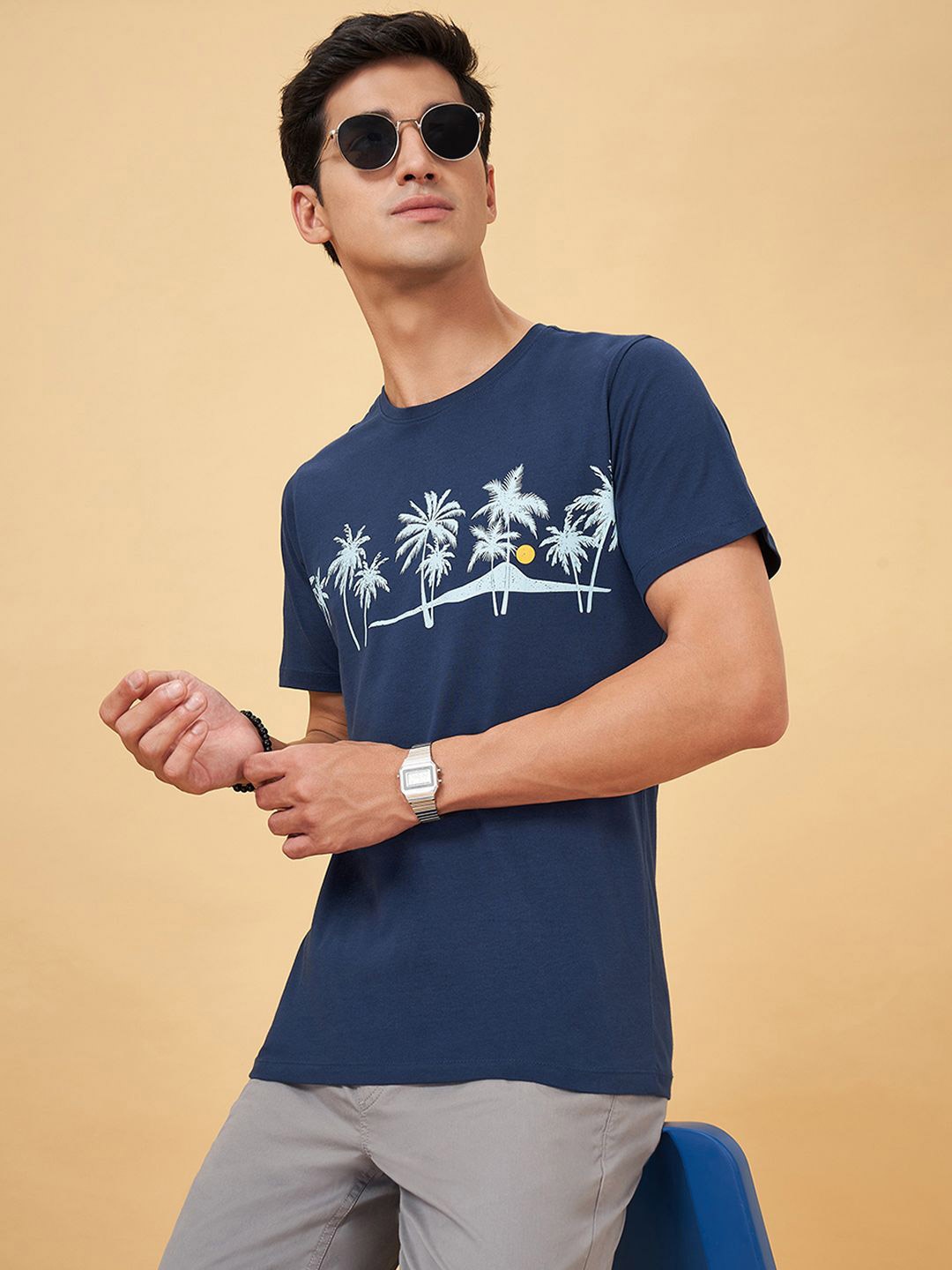 

Urban Ranger by pantaloons Men Tropical Printed Slim Fit T-shirt, Navy blue