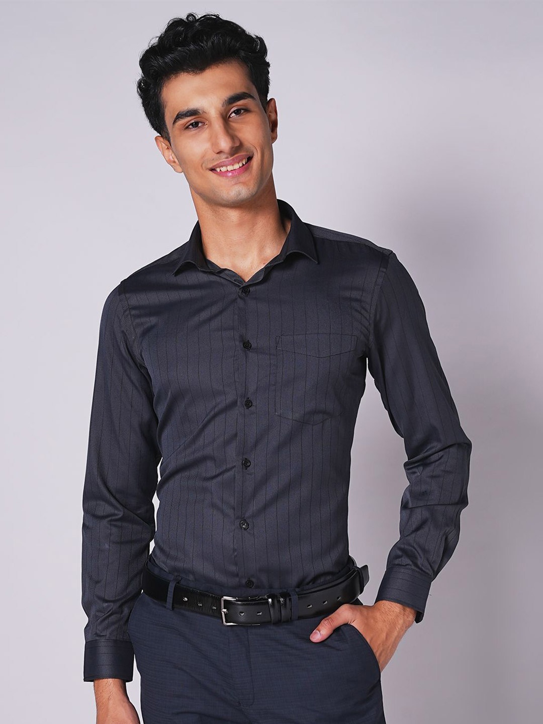 

INSPIRO Men Vertical Striped Spread Collar Slim Fit Formal Shirt, Charcoal