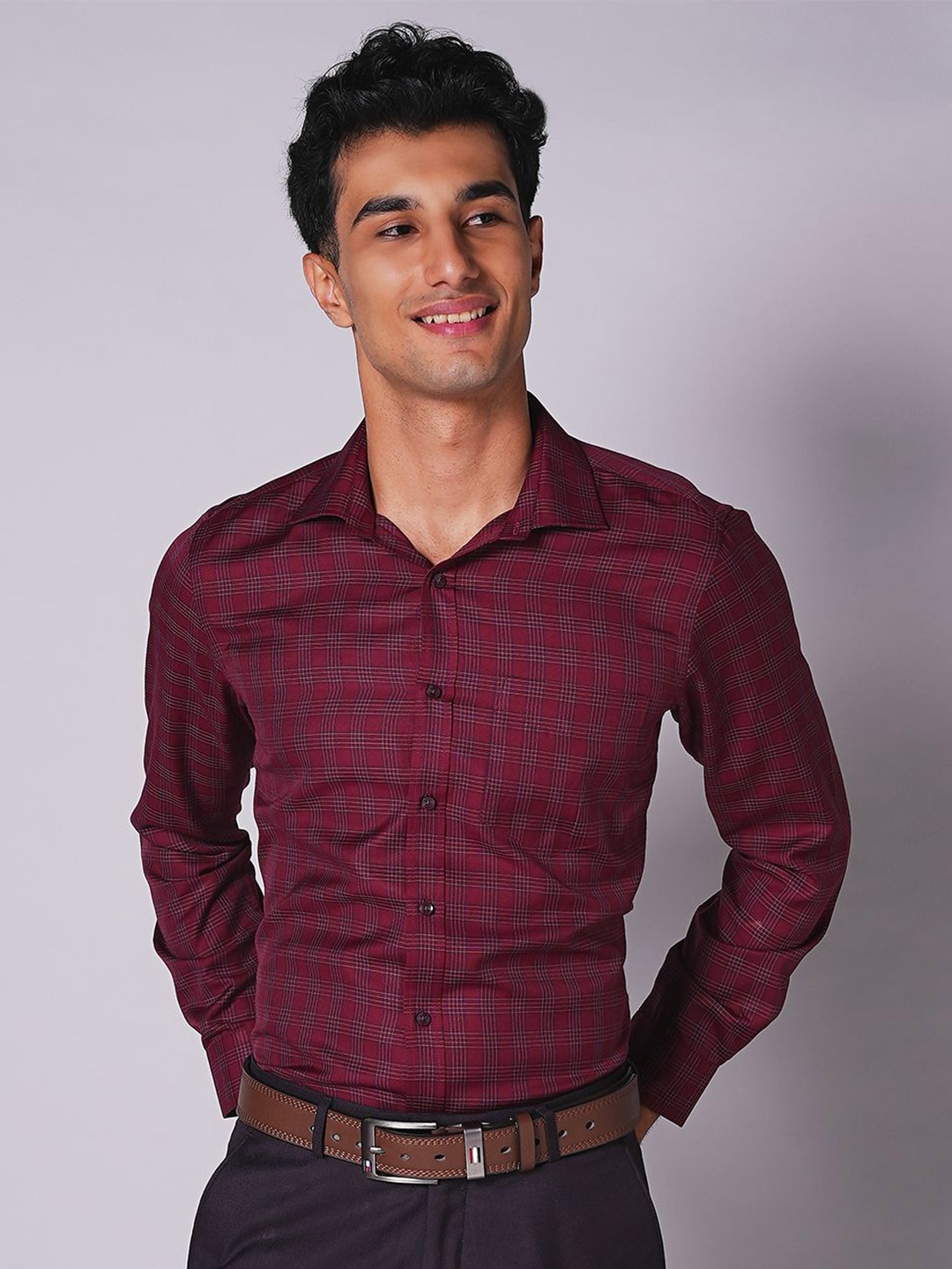 

INSPIRO Men Checked Spread Collar Slim Fit Formal Shirt, Maroon