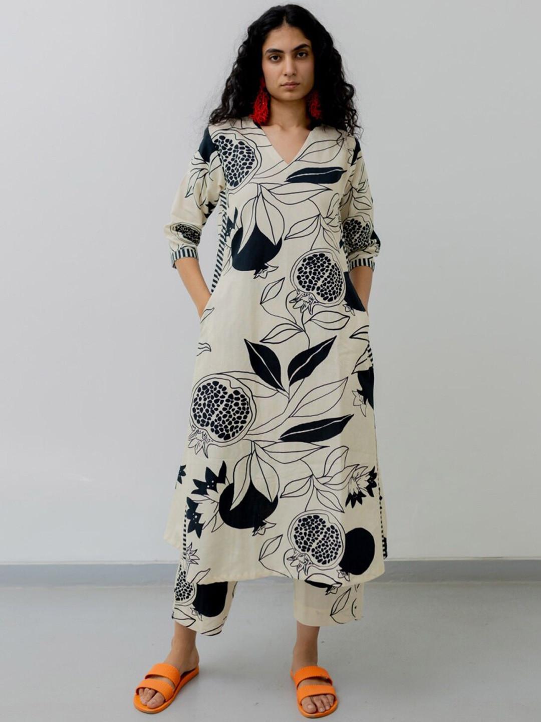 

KALINI Plus Size Floral Printed V-Neck Straight Kurta with Trousers, Beige