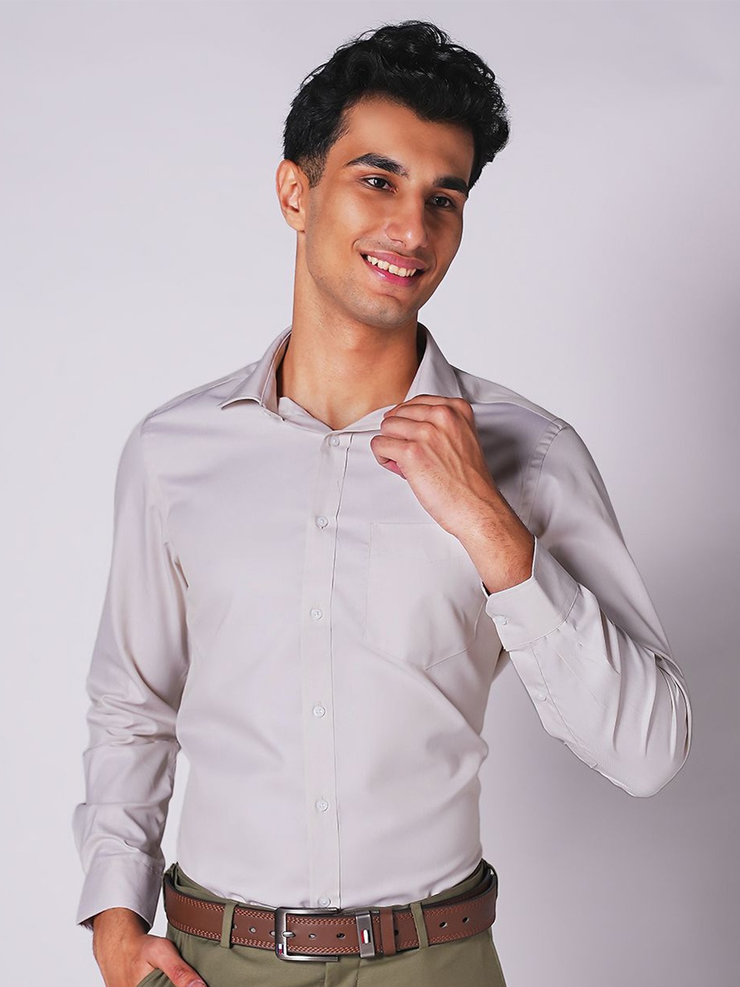 

INSPIRO Men Solid Spread Collar Slim Fit Formal Shirt, Beige