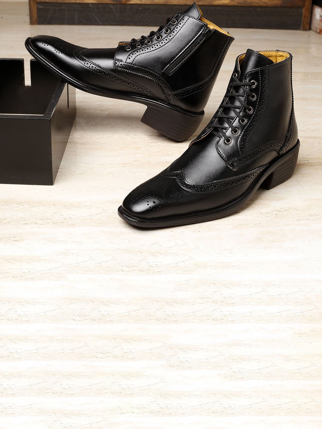 

Bxxy Men Block-Heeled Brogue Boots, Black