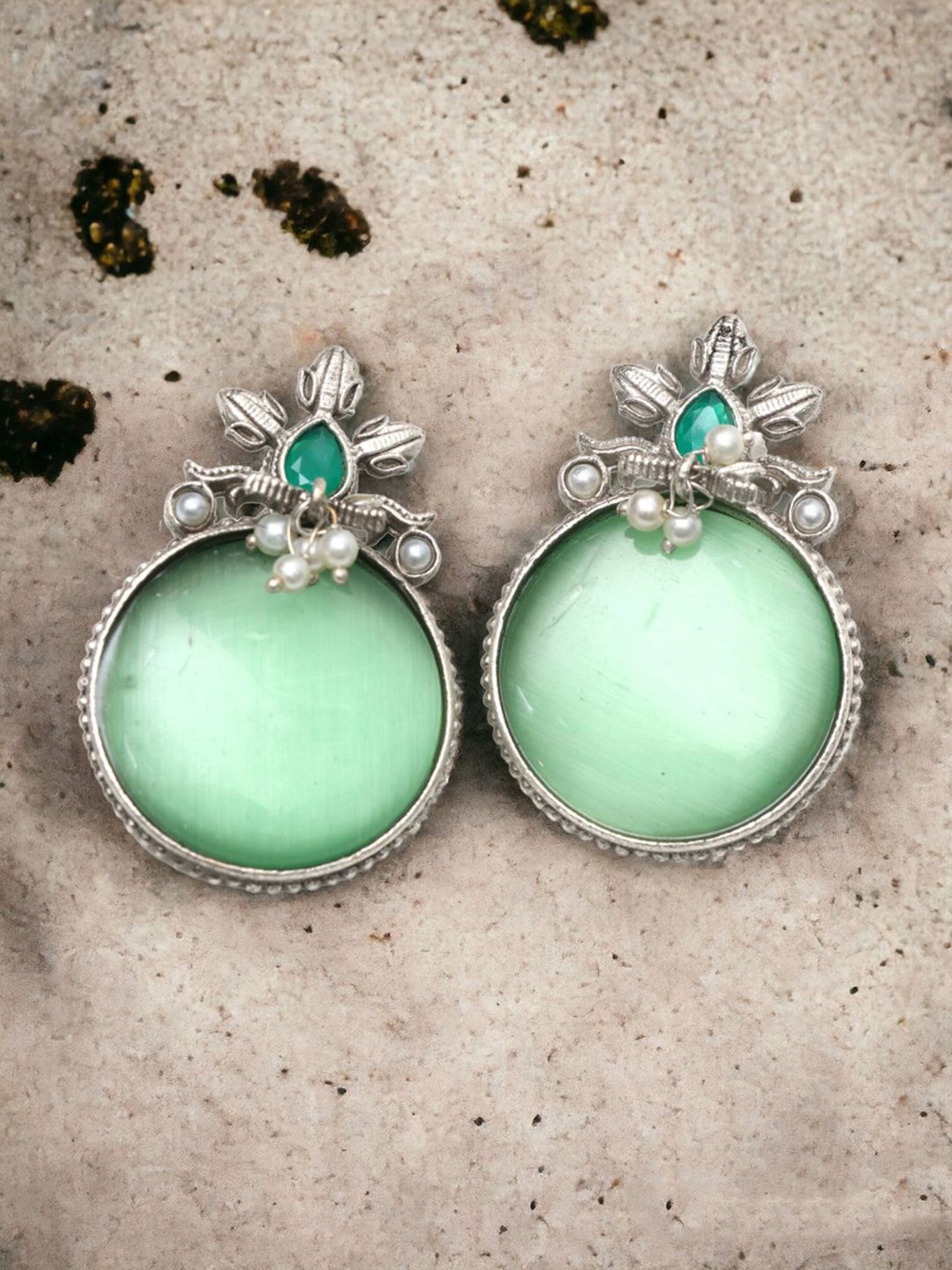 

Ozanoo Silver-Plated Classic Studs Earrings, Lime green
