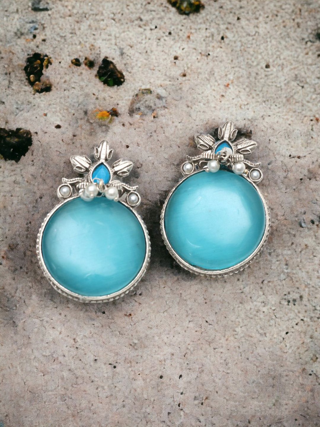 

Ozanoo Silver-Plated Crystals Studded Circular Studs Earrings, Blue