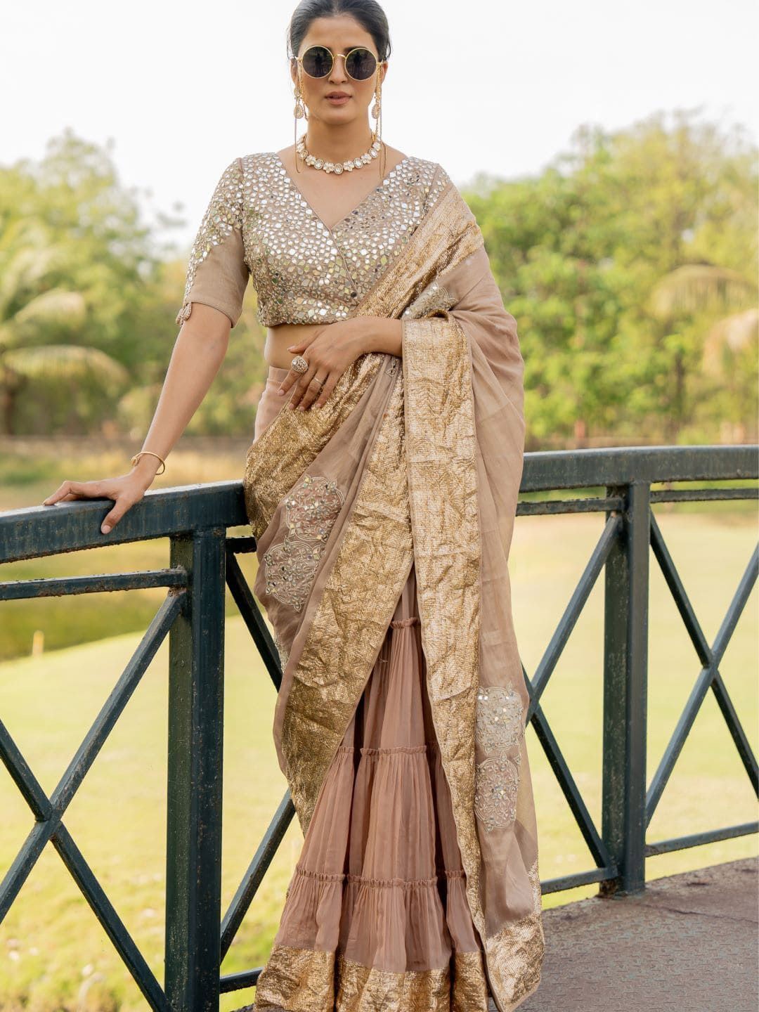 

Nikita Vishakha Embellished Embroidered Tissue Saree, Champagne
