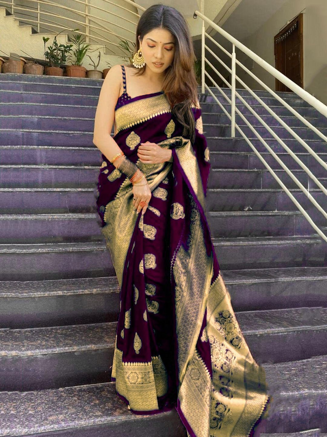 

MANMOHITSAREE Woven Design Zari Art Silk Banarasi Saree, Purple