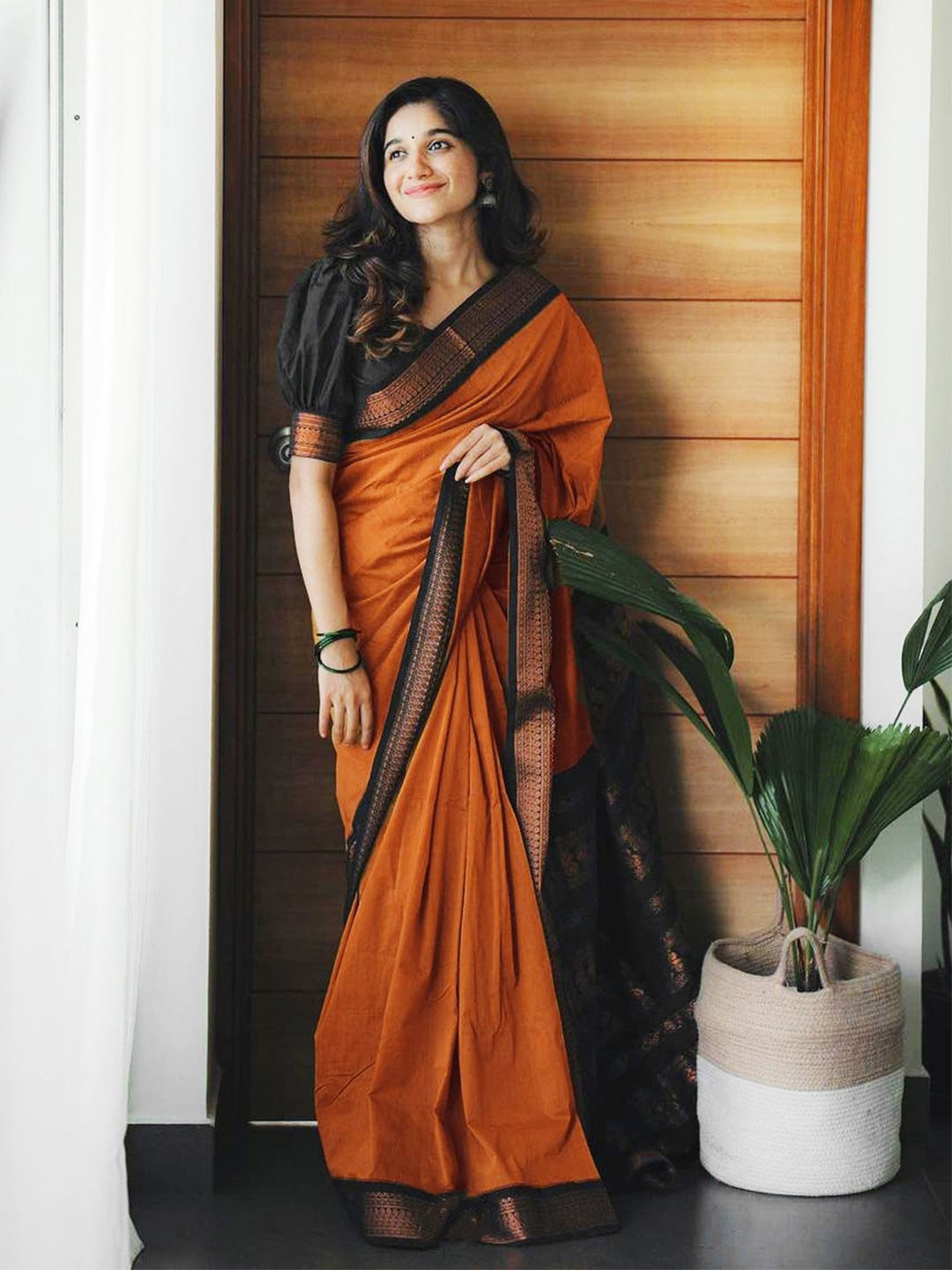 

MANMOHITSAREE Zari Banarasi Saree, Orange