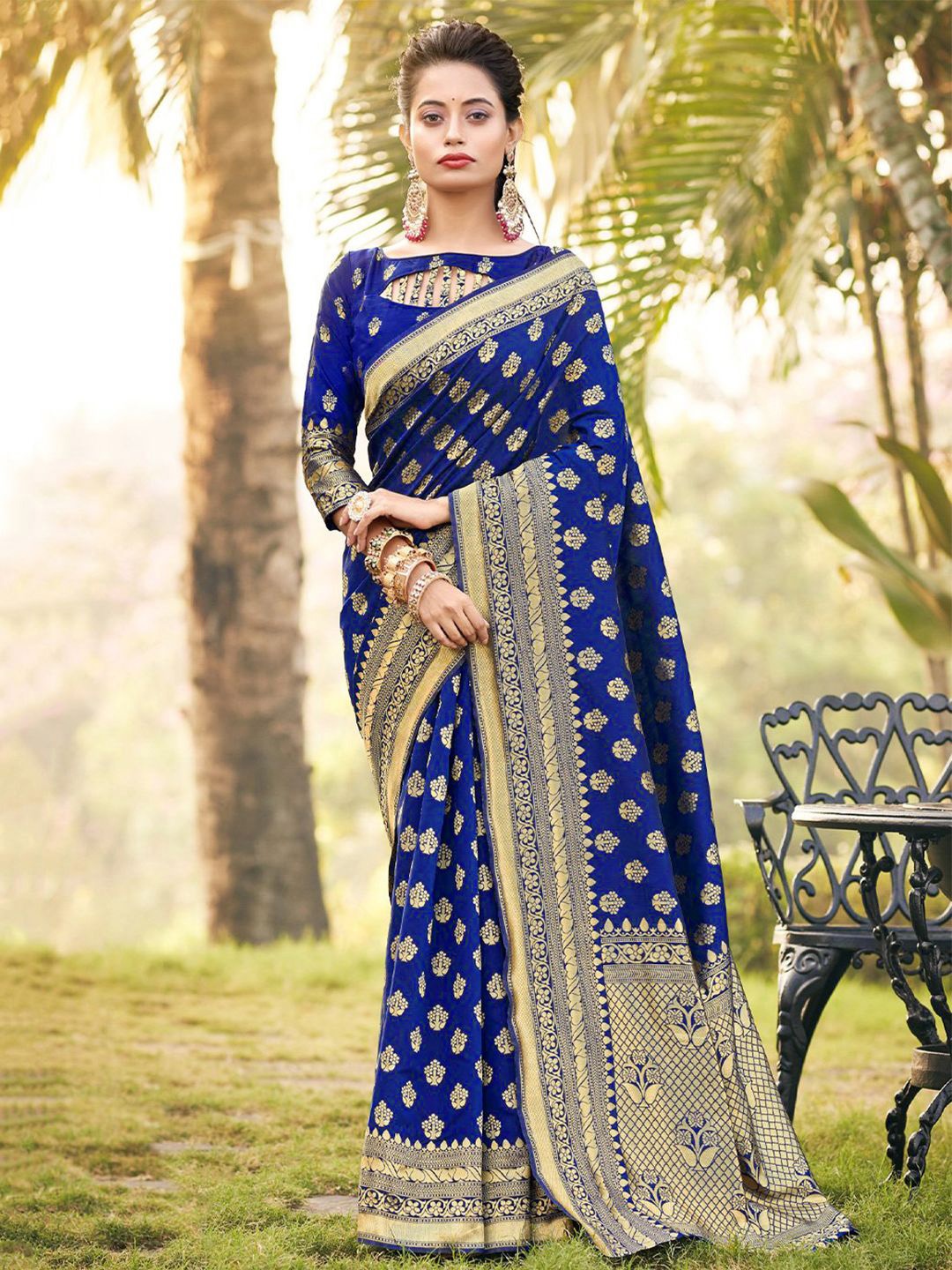 

MANMOHITSAREE Woven Design Zari Banarasi Saree, Blue